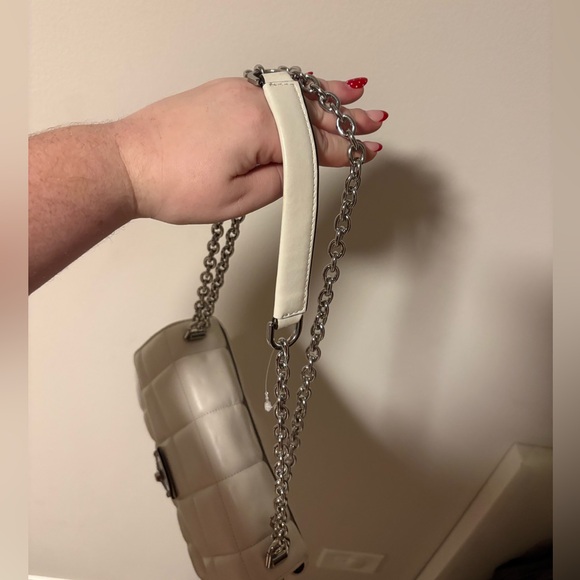 Michael Kors Large SoHo White Quilted Leather Crossbody Bag - Picture 4 of 16